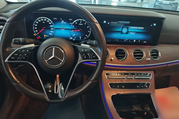 Used Mercedes-Benz E-Class 2023 Updated E 300 L Fashion Edition Center Console