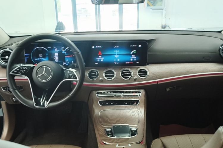 Used Mercedes-Benz E-Class 2023 Updated E 300 L Fashion Edition Center Console