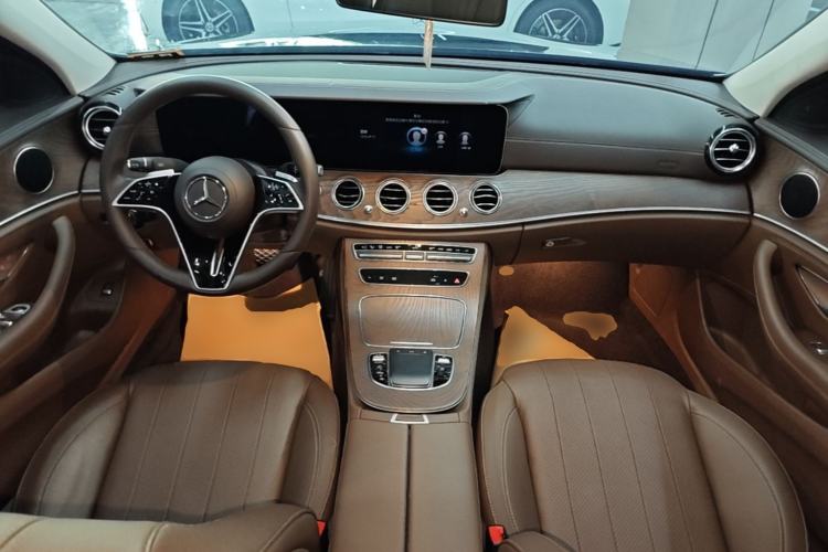 Used Mercedes-Benz E-Class 2023 Updated E 300 L Fashion Edition Center Console