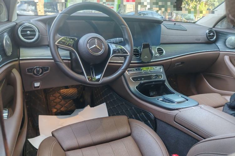 Used Mercedes-Benz E-Class 2023 Facelift E 260 L Center Console