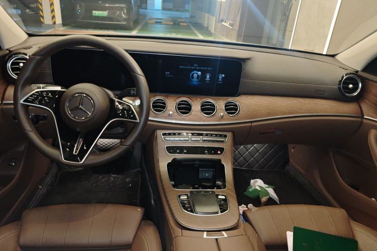Used Mercedes-Benz E-Class 2023 Facelift E 260 L Center Console