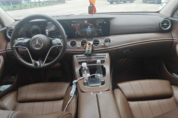 Used Mercedes-Benz E-Class 2023 E 260 L Center Console