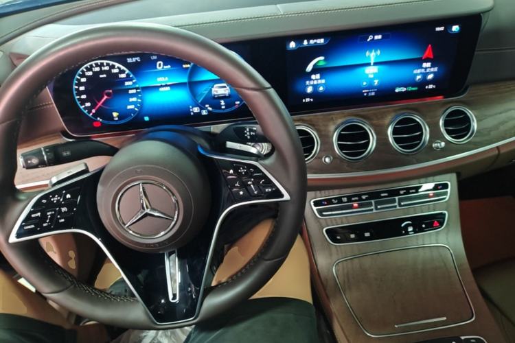 Used Mercedes-Benz E-Class 2023 Facelift E 260 L Center Console