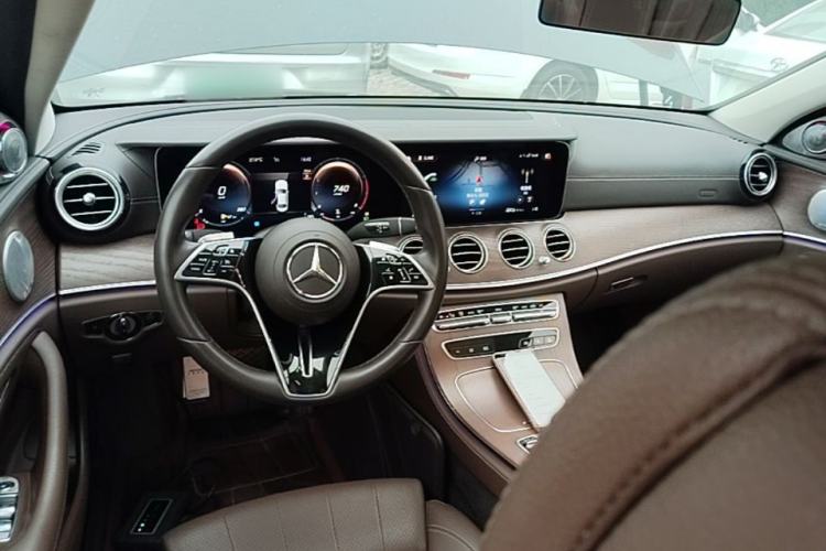 Used Mercedes-Benz E-Class 2023 Facelift E 260 L Center Console