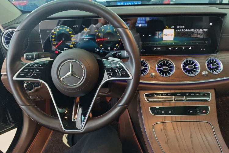 Used Mercedes-Benz E-Class 2023 Updated E 300 L Fashion Edition Center Console