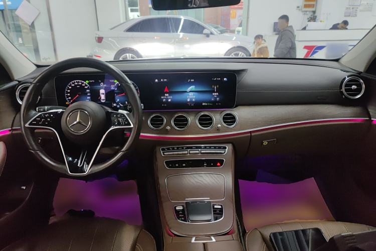 Used Mercedes-Benz E-Class 2023 Updated E 300 L Fashion Edition Center Console