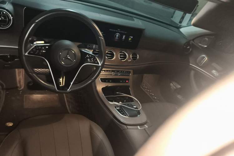 Used Mercedes-Benz E-Class 2023 E 300 L Luxury Model Center Console