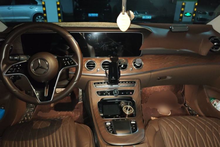 Used Mercedes-Benz E-Class 2023 Updated E 300 L Luxury Edition Center Console