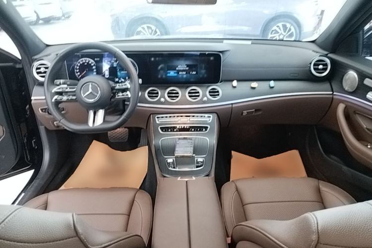 Used Mercedes-Benz E-Class 2023 Restyled E 300 L Sport Luxury Edition Center Console