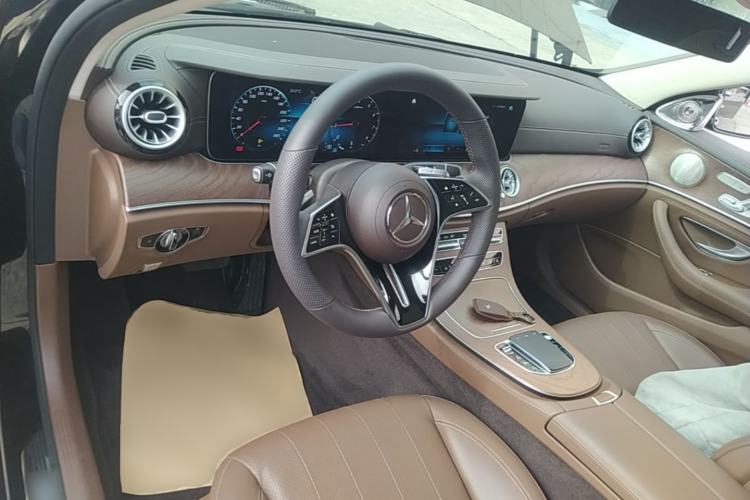 Used Mercedes-Benz E-Class 2023 E 300 L Stylish Model Center Console