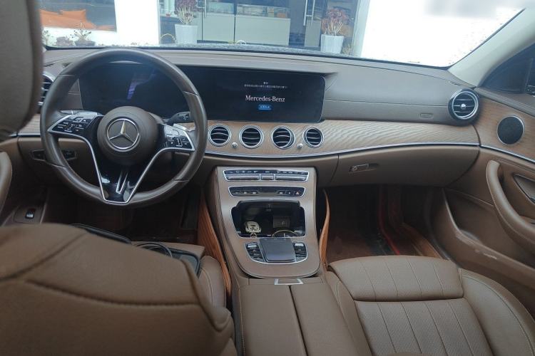 Used Mercedes-Benz E-Class 2023 Facelift E 260 L Center Console