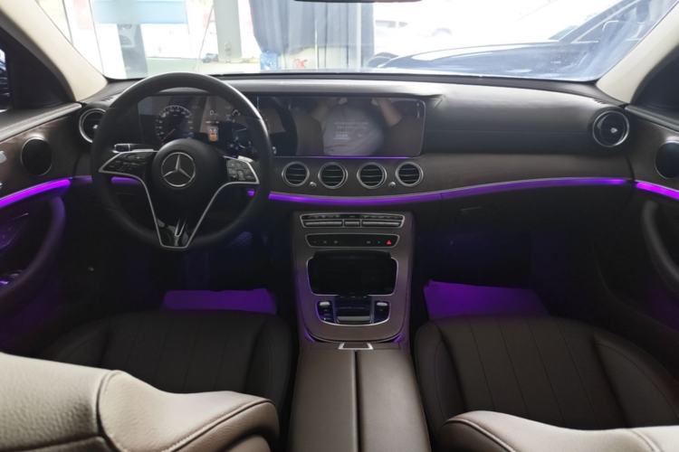 Used Mercedes-Benz E-Class 2023 Updated E 300 L Fashion Edition Center Console