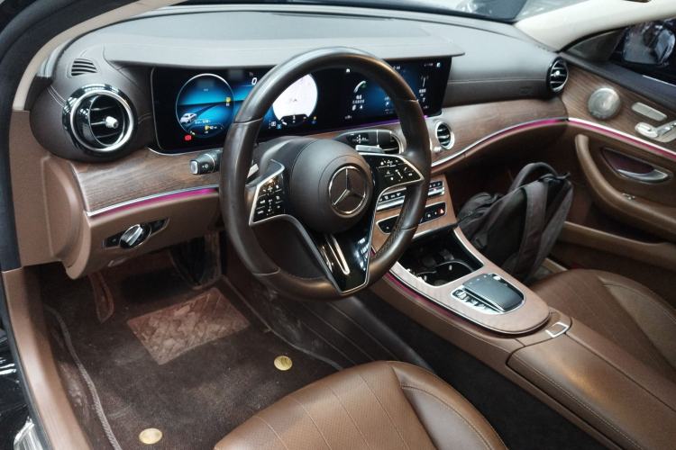 Used Mercedes-Benz E-Class 2023 Updated E 300 L Fashion Edition Center Console