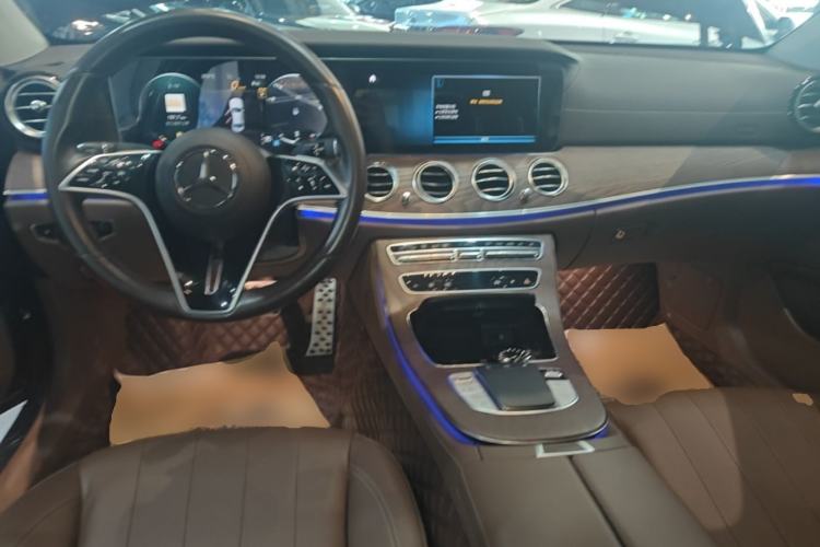 Used Mercedes-Benz E-Class 2023 Updated E 300 L Fashion Edition Center Console
