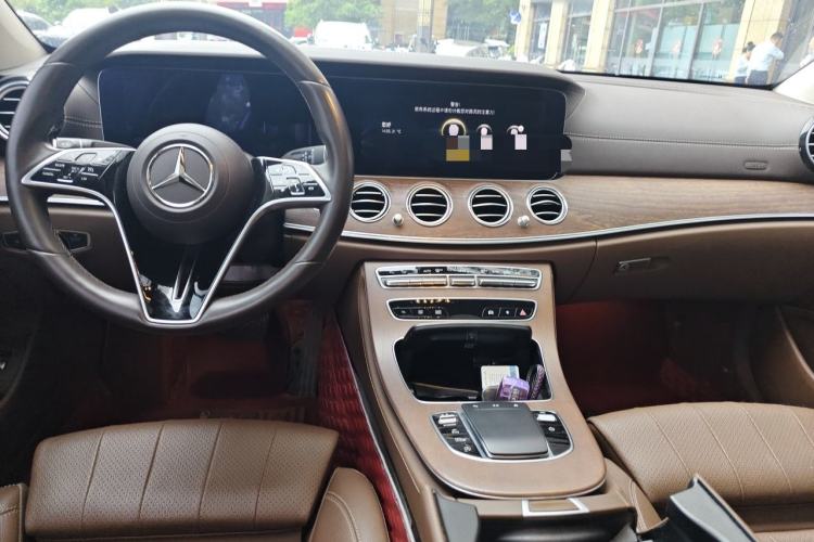 Used Mercedes-Benz E-Class 2023 E 260 L Center Console