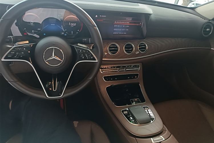 Used Mercedes-Benz E-Class 2023 Updated E 300 L Fashion Edition Center Console