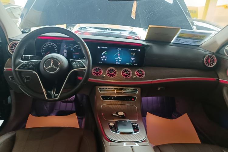 Used Mercedes-Benz E-Class 2023 Updated E 300 L Fashion Edition Center Console
