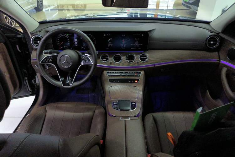 Used Mercedes-Benz E-Class 2023 Updated E 300 L Fashion Edition Center Console