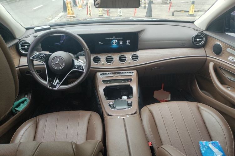 Used Mercedes-Benz E-Class 2023 Updated E 300 L Fashion Edition Center Console