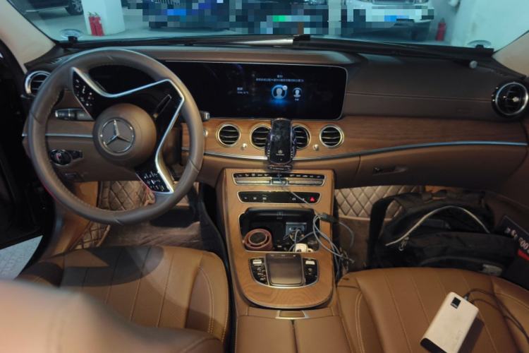 Used Mercedes-Benz E-Class 2023 Updated E 300 L Fashion Edition Center Console