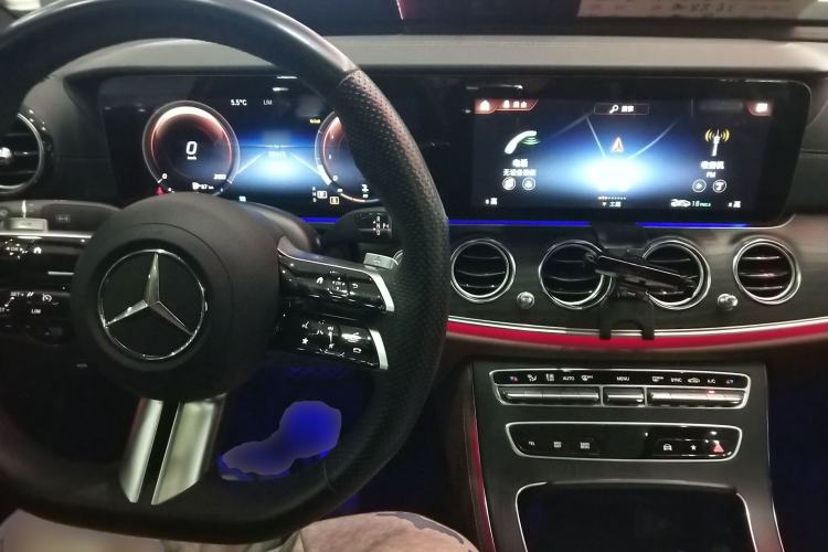 Used Mercedes-Benz E-Class 2023 Restyled E 300 L Sport Luxury Edition Center Console