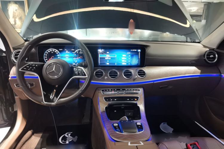 Used Mercedes-Benz E-Class 2023 Updated E 300 L Fashion Edition Center Console
