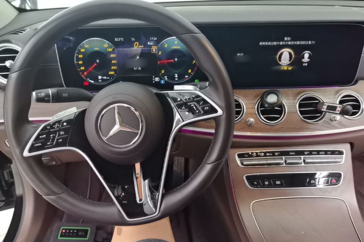 Used Mercedes-Benz E-Class 2023 Updated E 300 L Fashion Edition Center Console