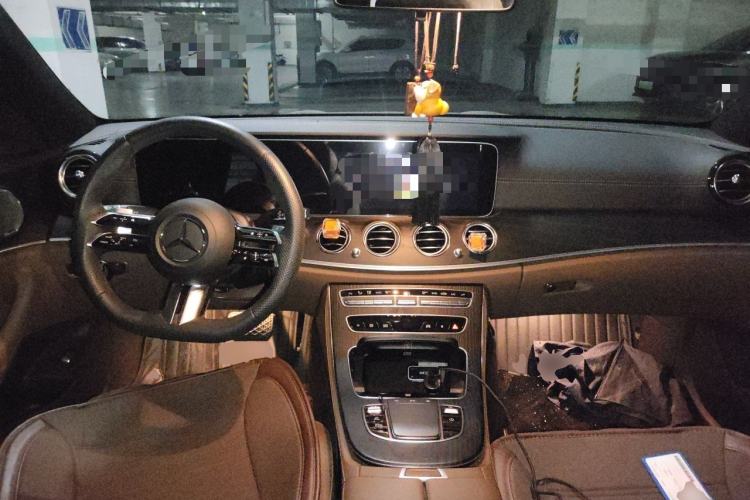 Used Mercedes-Benz E-Class 2023 E 260 L Center Console