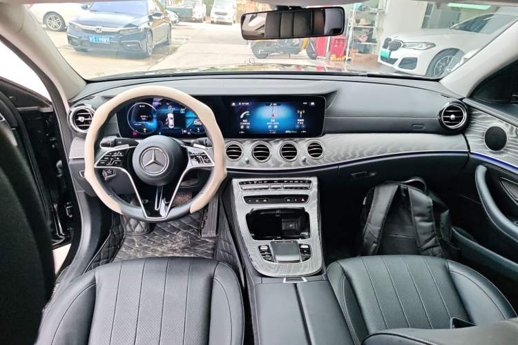 Used Mercedes-Benz E-Class 2023 E 300 L Stylish Model Center Console