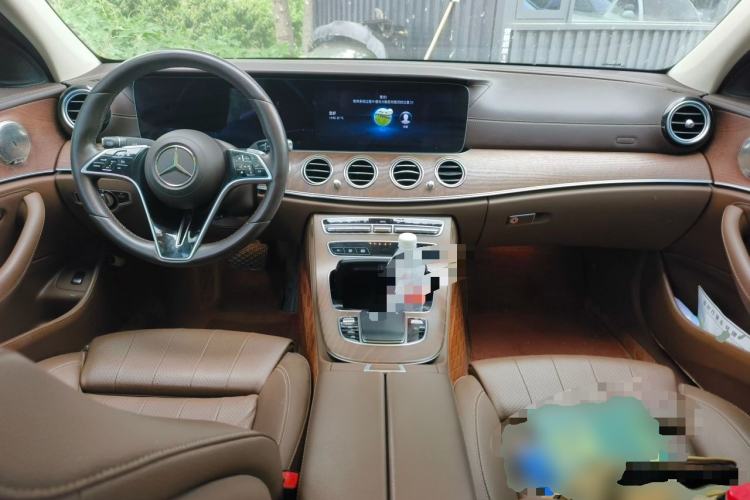 Used Mercedes-Benz E-Class 2023 E 260 L Center Console