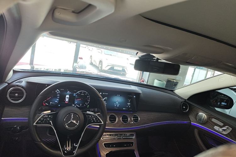 Used Mercedes-Benz E-Class 2023 Updated E 300 L Fashion Edition Center Console