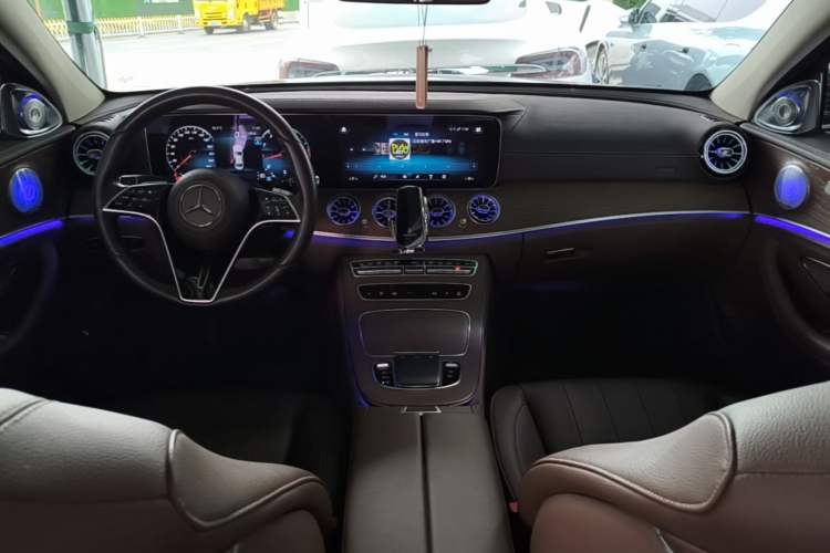 Used Mercedes-Benz E-Class 2023 E 300 L Luxury Model Center Console