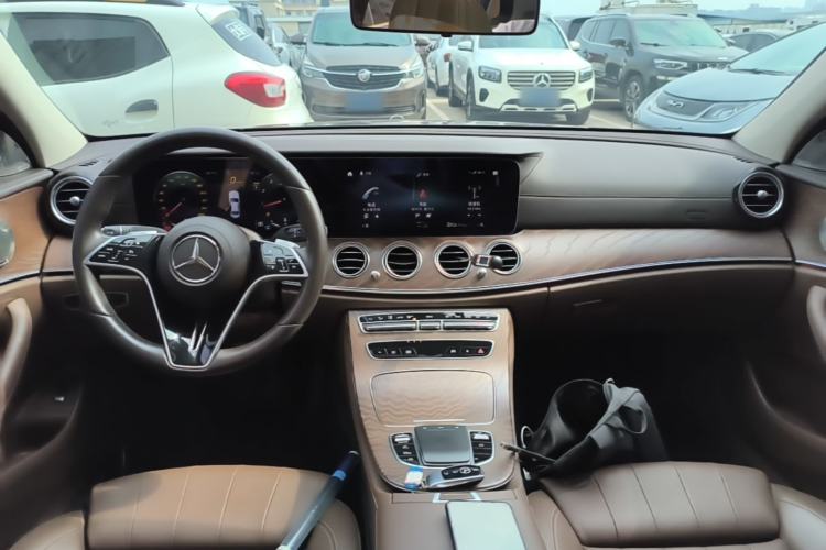 Used Mercedes-Benz E-Class 2023 Facelift E 260 L Center Console
