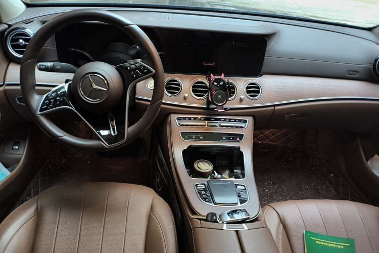 Used Mercedes-Benz E-Class 2023 Updated E 300 L Luxury Edition Center Console