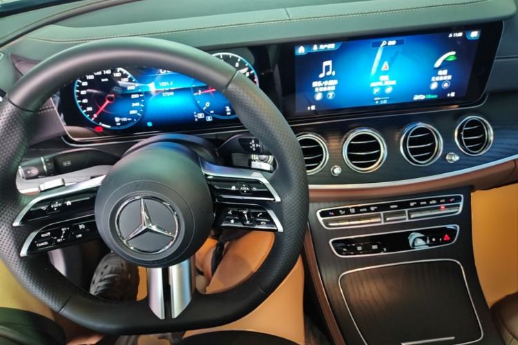 Used Mercedes-Benz E-Class 2023 Restyled E 300 L Sport Luxury Edition Center Console