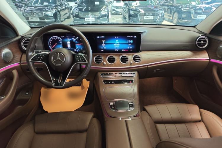 Used Mercedes-Benz E-Class 2023 E 260 L 4MATIC Center Console