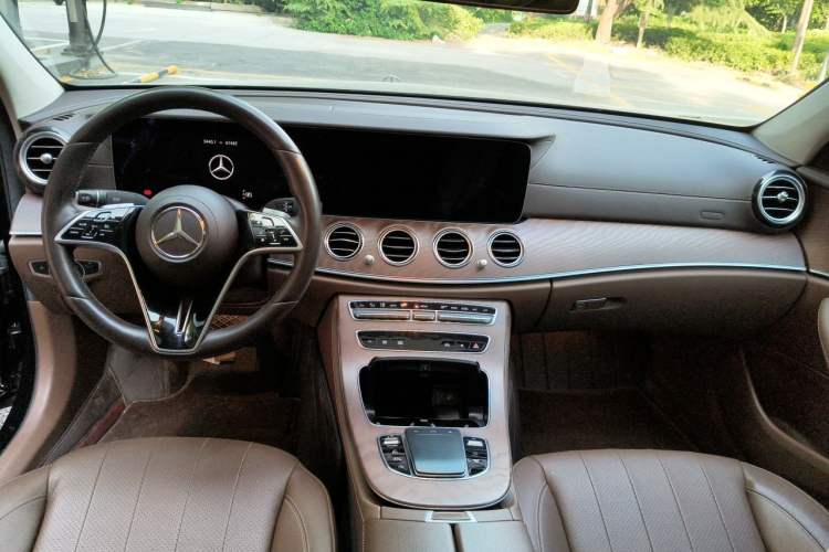 Used Mercedes-Benz E-Class 2023 Updated E 300 L Luxury Edition Center Console