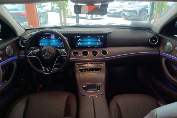Used Mercedes-Benz E-Class 2023 Updated E 300 L Luxury Edition Center Console
