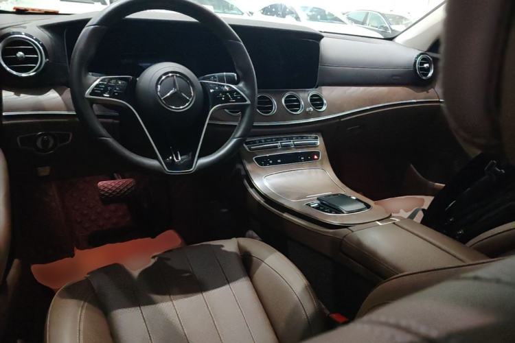 Used Mercedes-Benz E-Class 2023 Updated E 300 L Luxury Edition Center Console