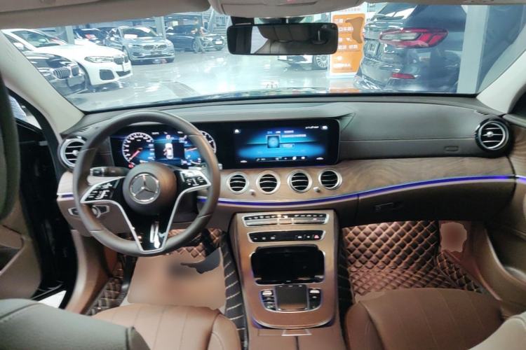 Used Mercedes-Benz E-Class 2023 Updated E 300 L Fashion Edition Center Console