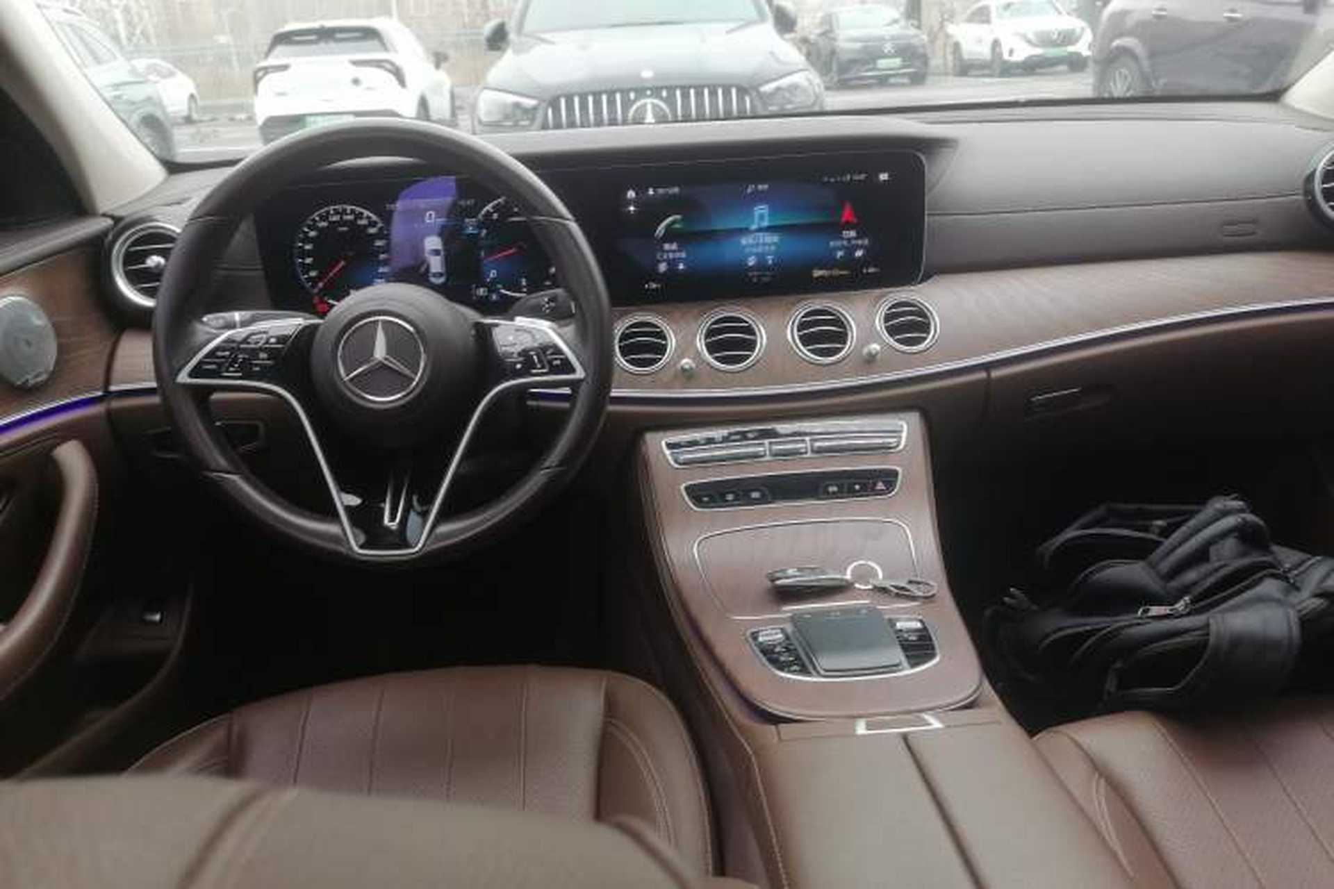Used Mercedes-Benz E-Class 2023 Updated E 300 L Fashion Edition Center Console