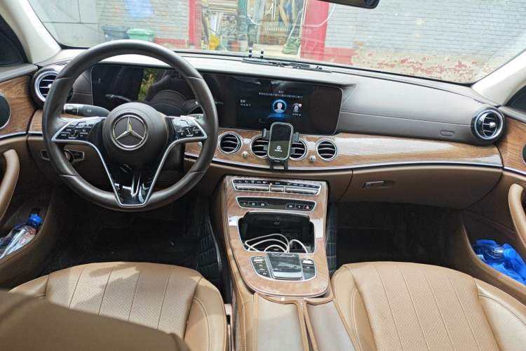 Used Mercedes-Benz E-Class 2023 E 300 L Stylish Model Center Console