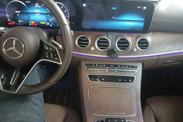 Used Mercedes-Benz E-Class 2023 E 300 L Stylish Model Center Console