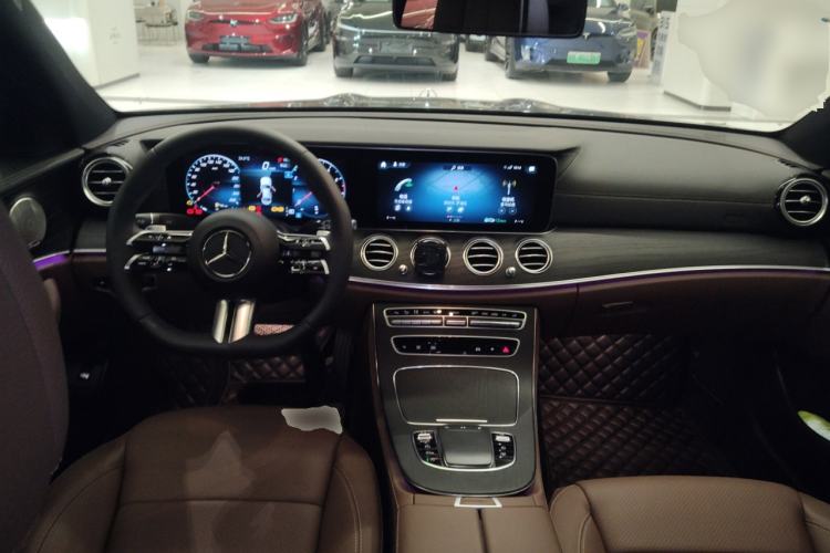 Used Mercedes-Benz E-Class 2023 Restyled E 300 L Sport Luxury Edition Center Console