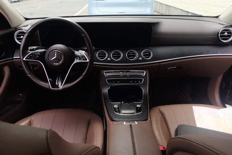 Used Mercedes-Benz E-Class 2023 E 300 L Stylish Model Center Console