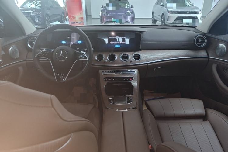 Used Mercedes-Benz E-Class 2023 Facelift E 260 L Center Console