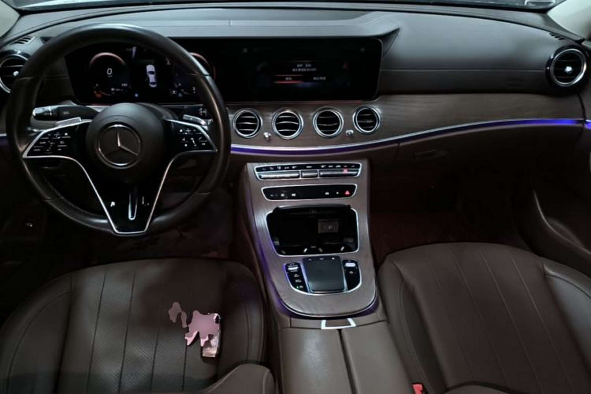 Used Mercedes-Benz E-Class 2023 Updated E 300 L Fashion Edition Center Console