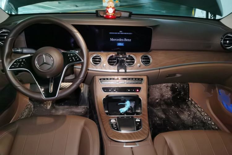 Used Mercedes-Benz E-Class 2023 E 300 L Stylish Model Center Console