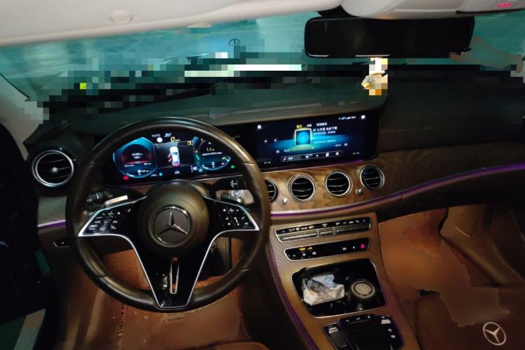 Used Mercedes-Benz E-Class 2023 E 300 L Prestige Edition Center Console