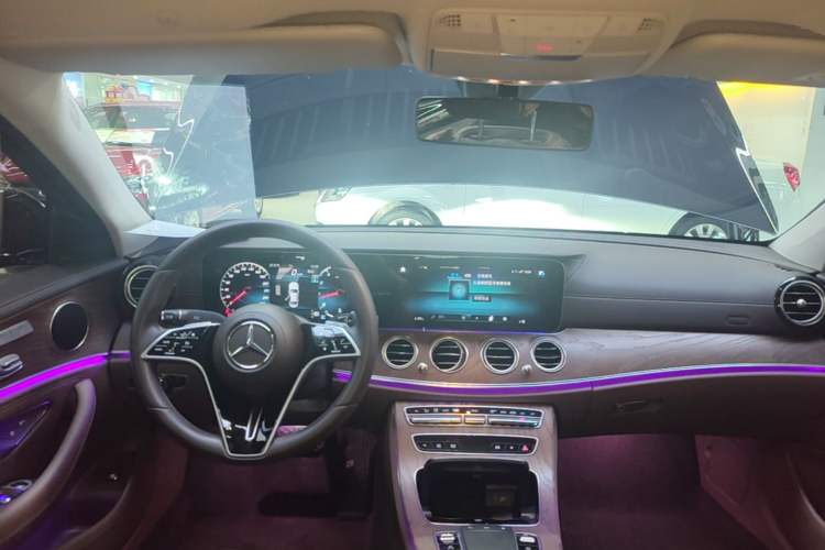 Used Mercedes-Benz E-Class 2023 Updated E 300 L Fashion Edition Center Console